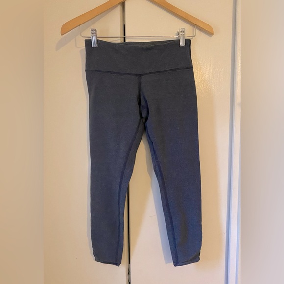 lululemon athletica Pants - Lululemon Ruched Cropped Navy Blue leggings Size 6